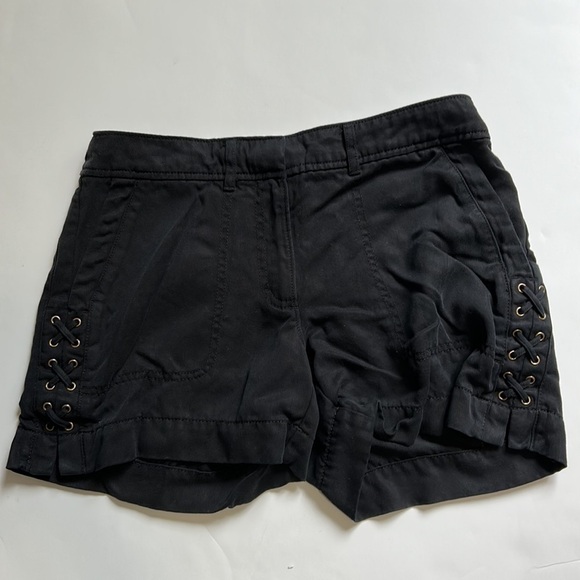 White House Black Market The 5” Short Black Corset Side Detail Sz 4 - Picture 2 of 12